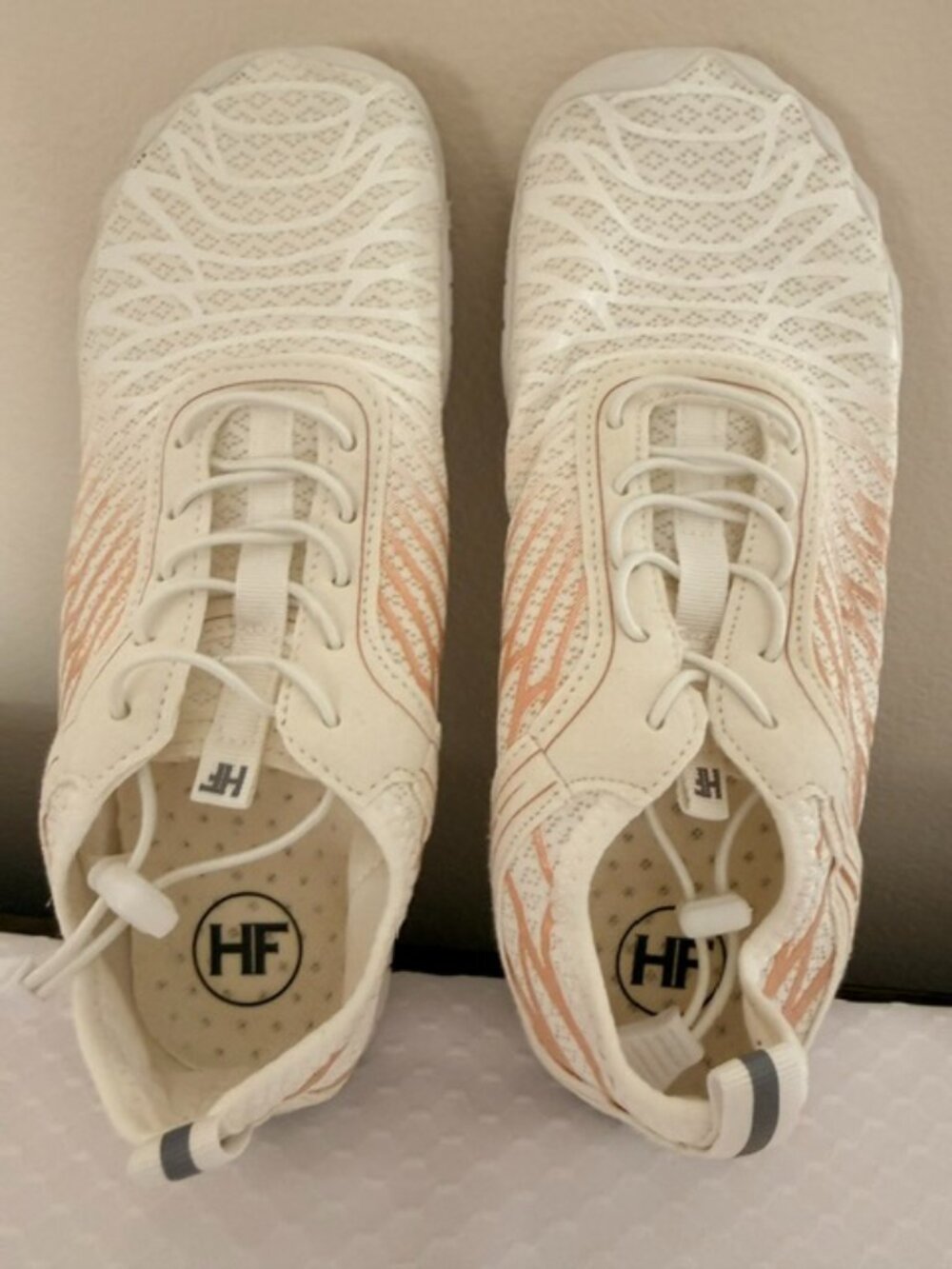 Women’s White Peach Lightweight Sneakers Size 8 / EU 39 New
